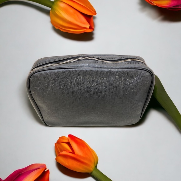 Louis Vuitton Toiletry Pouch Taiga Leather GM Black - Picture 2 of 12